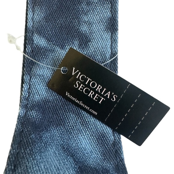 Victoria’s Secret NWT Tie Dye Blue Large Weekender Zipper Tote Shoulder Bag - Picture 10 of 10